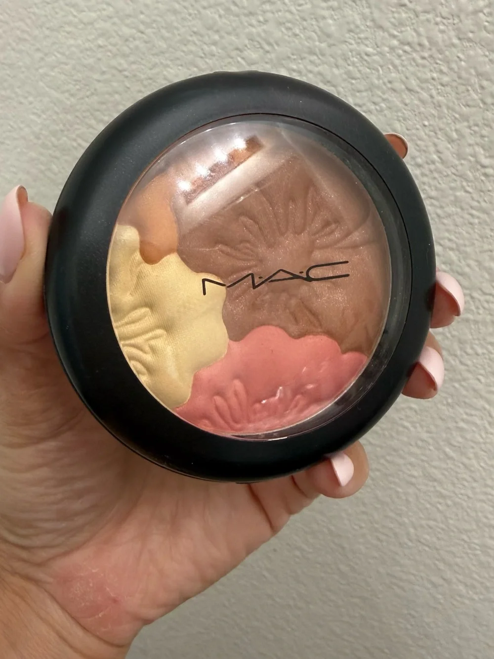 RARE!!! MAC Cosmetics - Lillyland Pearlmatte - NIB